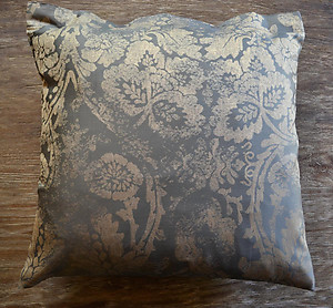 https://www.jbrulee.com/ihs_images/sdh-baton-rouge-midnight-grey-floral-pillow_300x300.JPG
